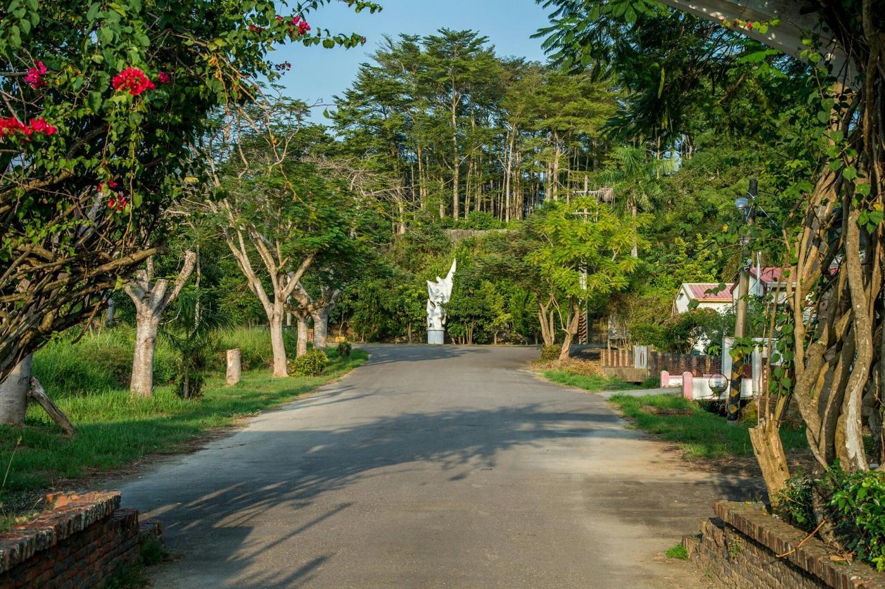 Mountain Homestay 6-8人包棟民宿 Xinhua Екстериор снимка